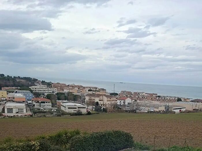 Appartamento con 6 locali in vendita in Ancona