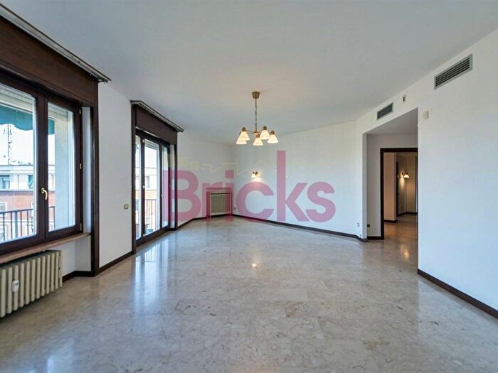 Appartamento quadrilocale in affitto in Viale Premuda, Piave Tricolore, Milano