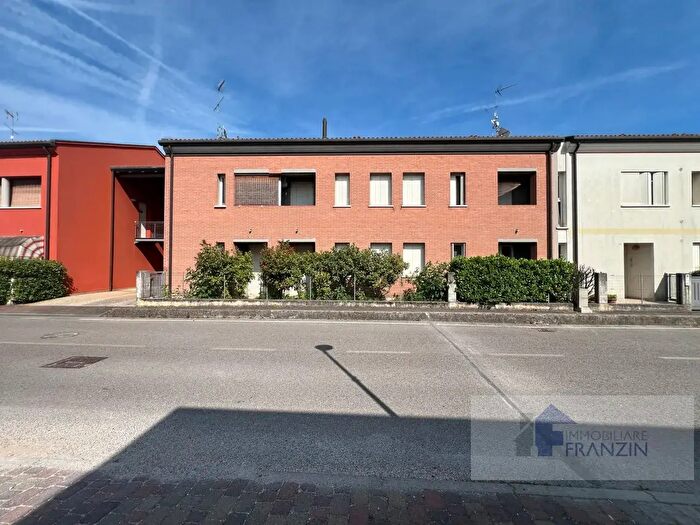 Appartamento trilocale in vendita in Via Losson Centro, Meolo