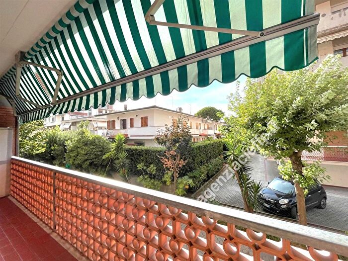 Appartamento con 5 locali in vendita in Massa