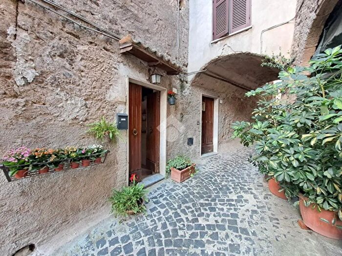 Appartamento bilocale in vendita in Via Borgo Vecchio, Carbognano