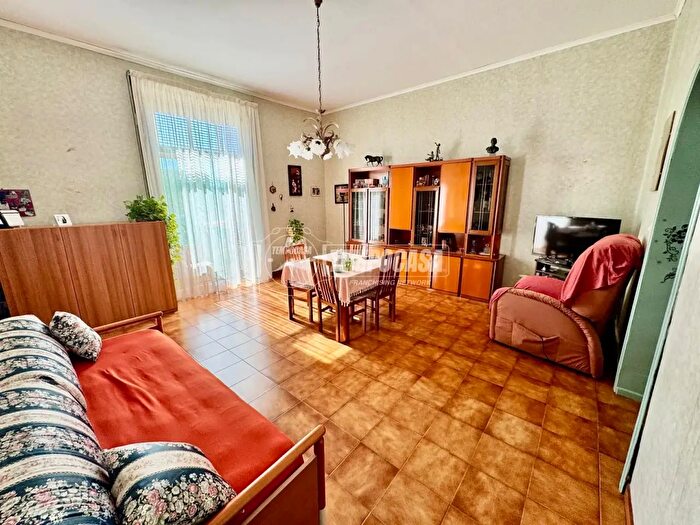 Appartamento trilocale in vendita in Vico Tessitori, Napoli