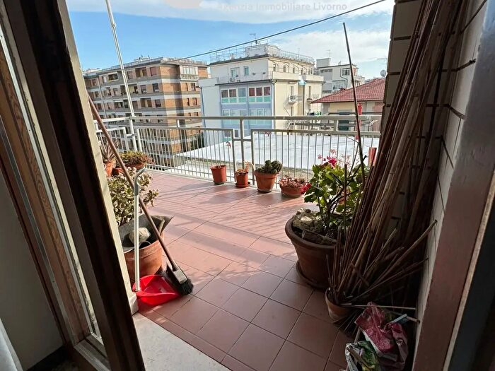 Appartamento con 5 locali in vendita in Livorno
