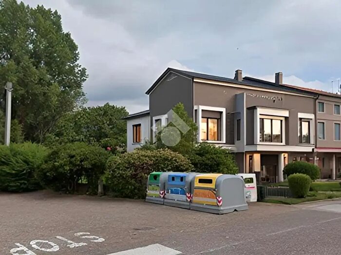 Casa quadrilocale in vendita in Via G Marconi, Torrebelvicino