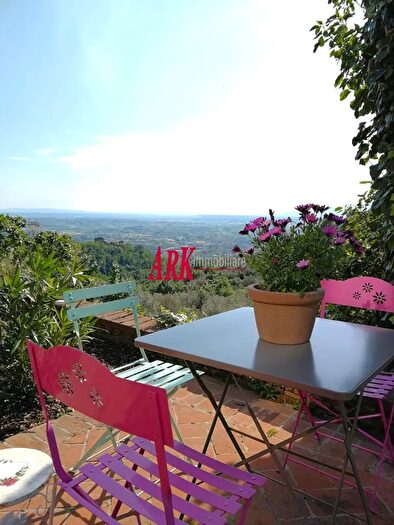 Casa con 8 locali in vendita in Via Montalbano, Lamporecchio