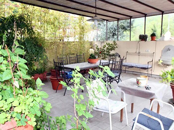 Appartamento con 8 locali in vendita in Fiesole