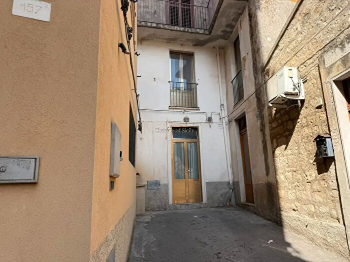 Casa trilocale in vendita in Via Roma, Modica