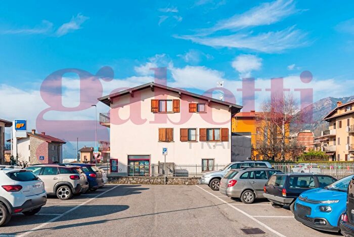 Appartamento bilocale in vendita in Via Fantoni, Rovetta