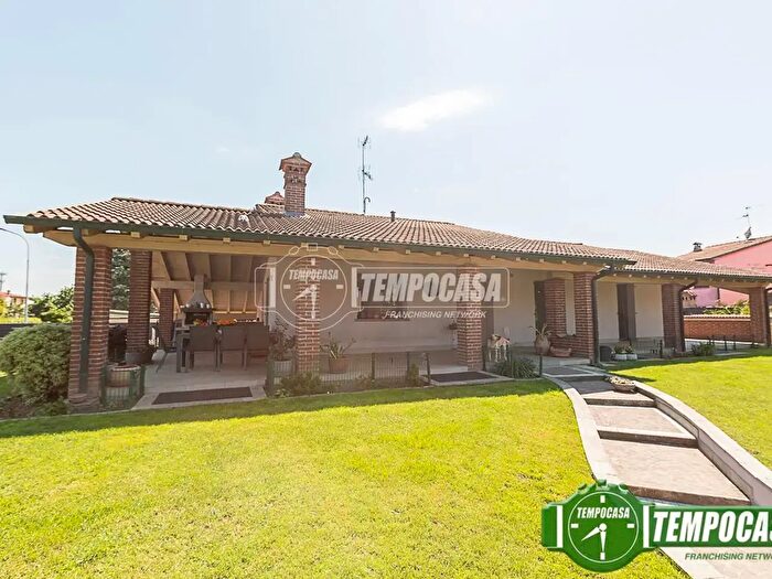 Casa trilocale in vendita in Via Lago Gerundo, Casaletto Ceredano