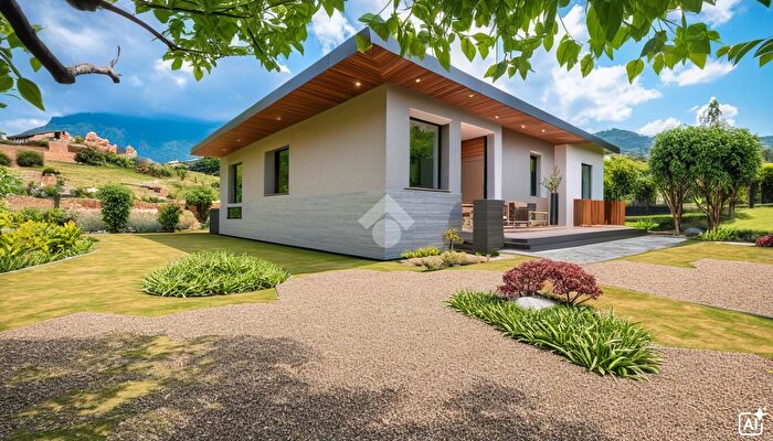 Casa quadrilocale in vendita in Via Rotabile, Formia