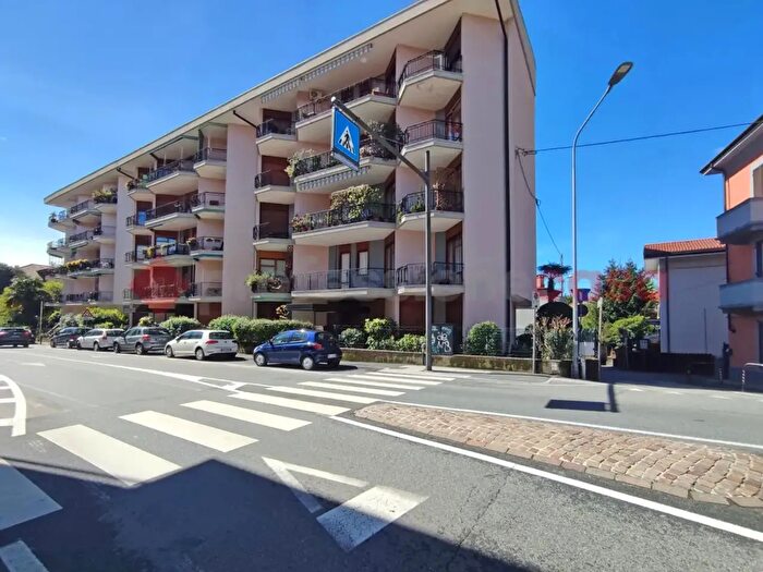 Appartamento trilocale in vendita in Via Mazzini, Arona