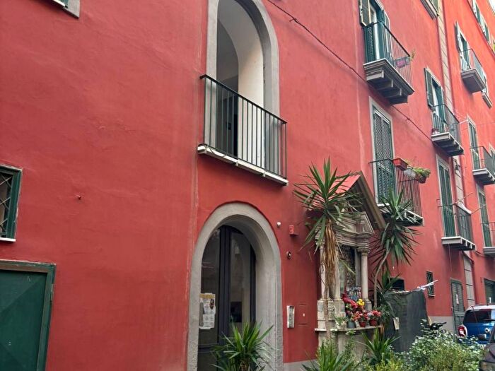 Appartamento bilocale in affitto in Via Ventaglieri, Monte Santo, Napoli