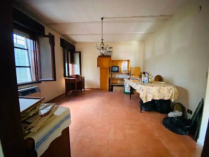 Casa con 8 locali in vendita in Quistello