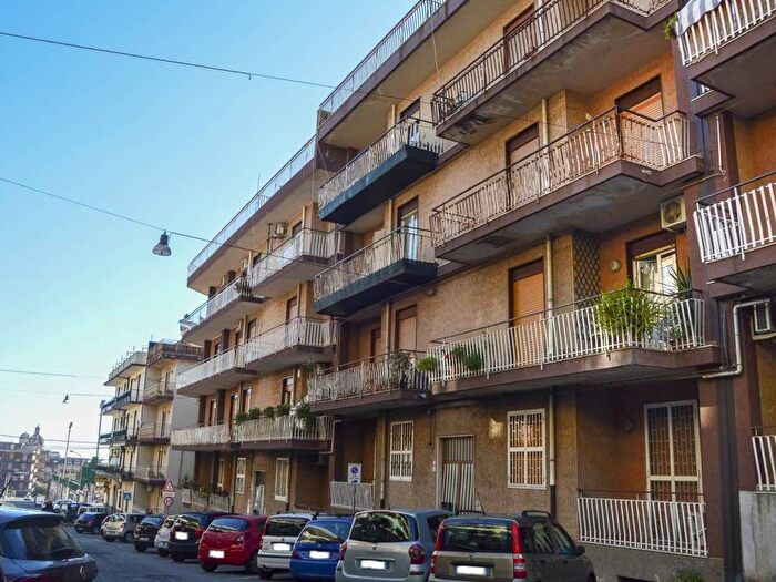 Appartamento quadrilocale in affitto in via delle olimpiadi, Centro, Aci Catena