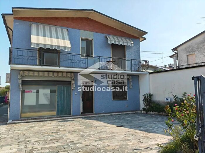 Appartamento trilocale in vendita in Via Crotti, Montodine