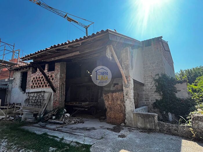 Casa quadrilocale in vendita in Via Lazzaretto, Verona