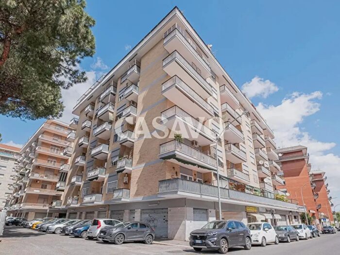 Appartamento trilocale in vendita in Viale Marco Fulvio Nobiliore, Roma