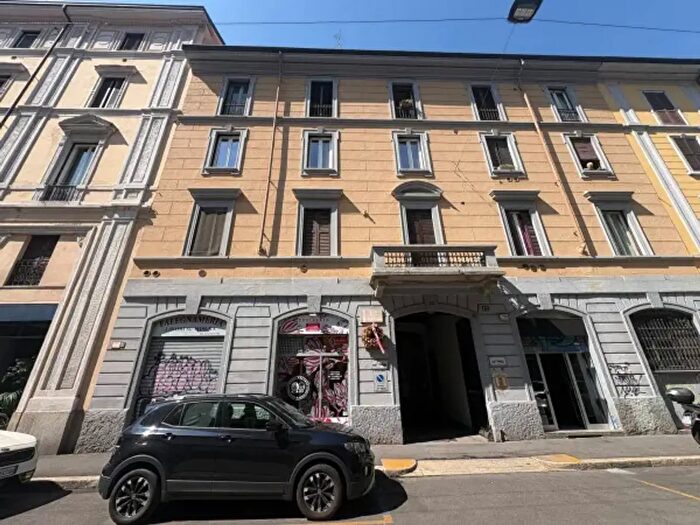Appartamento trilocale in vendita in Via Rosolino Pilo, Milano