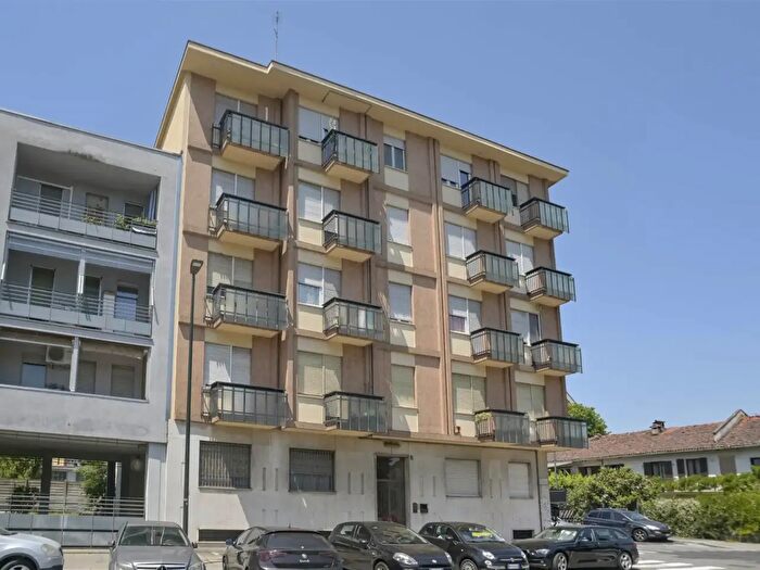 Appartamento quadrilocale in vendita in Via Strambino, Torino