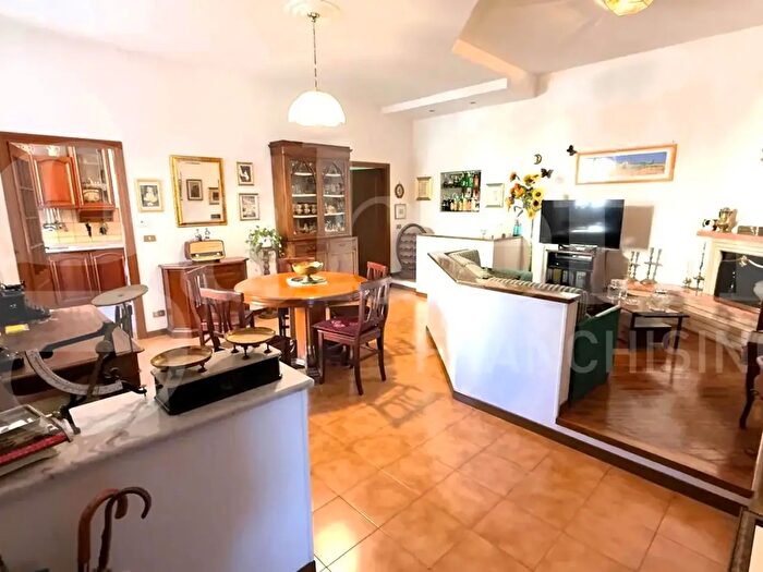 Appartamento quadrilocale in vendita in Via Farini, Roma