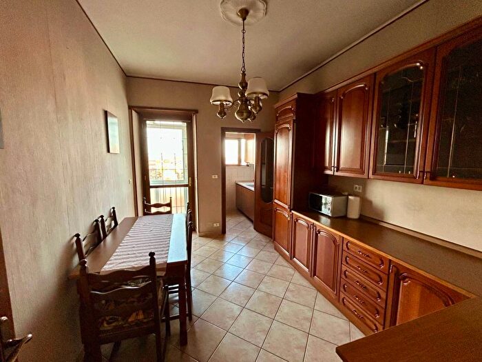 Appartamento trilocale in affitto in Via Stradella, Borgo Vittoria, Torino