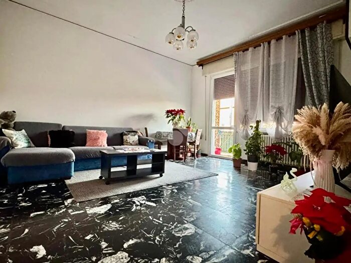 Appartamento con 12 locali in vendita in Via Leopoldo Galeotti, Pescia