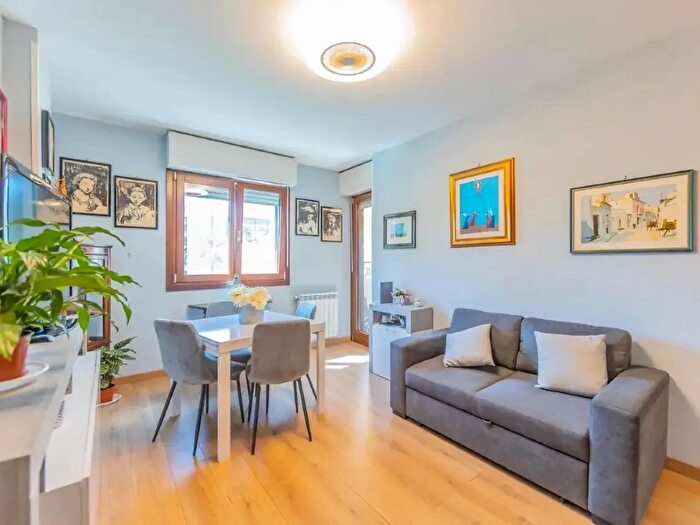 Appartamento trilocale in vendita in Via Piero Caleffi, Roma