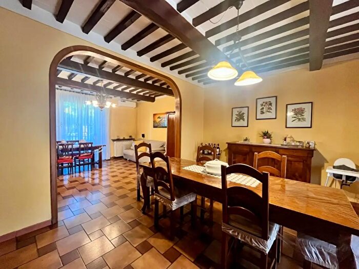 Casa con 8 locali in vendita in Castelfranco Di Sotto