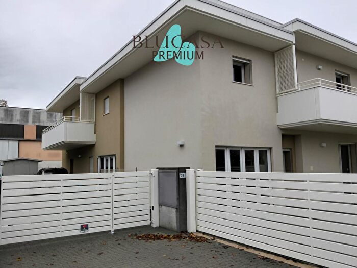 Casa con 5 locali in vendita in Laterale Via Gorizia, Forli