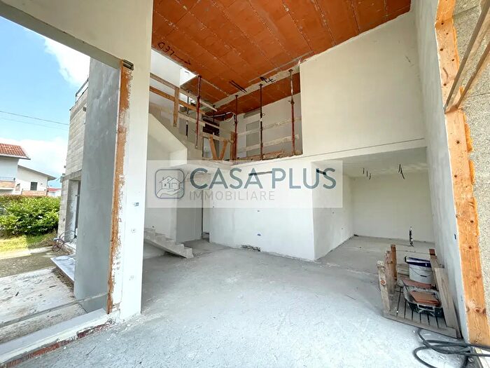 Casa con 9 locali in vendita in Cassola