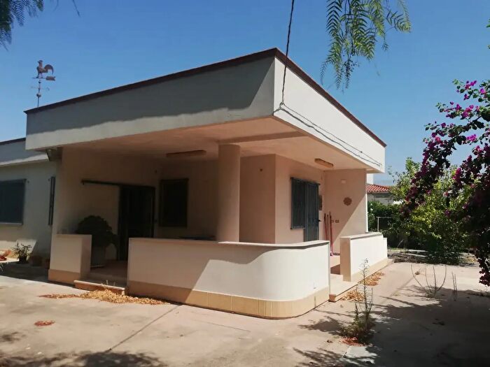 Casa con 5 locali in vendita in Via Sicilia, Leporano