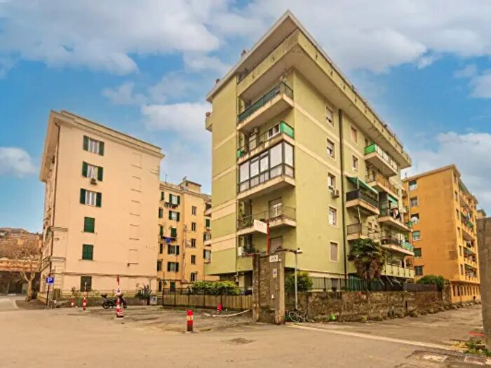 Appartamento trilocale in vendita in Via V Capello Geno, Genova