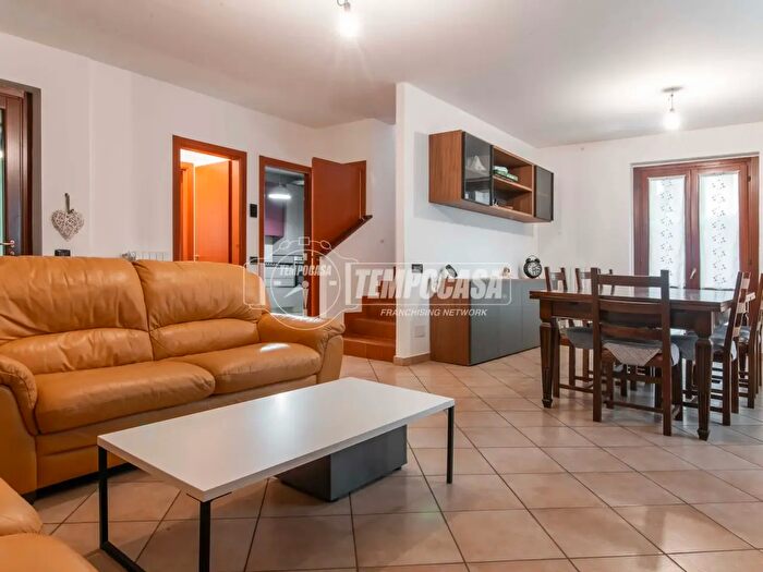 Casa quadrilocale in vendita in Limido Comasco
