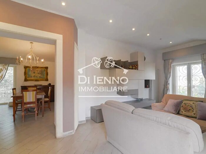 Appartamento con 5 locali in vendita in Roma