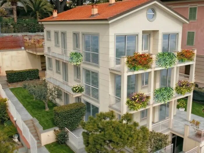 Appartamento quadrilocale in vendita in Via Roma, Ospedaletti