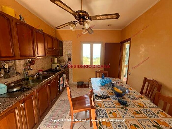 Casa con 6 locali in vendita in Via Iris, Cefalu