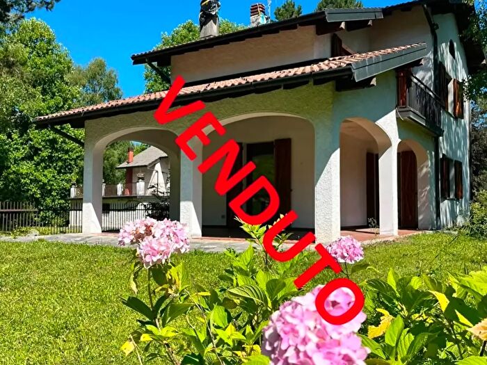 Casa con 6 locali in vendita in Via Aramé Snc, Alta Valle Intelvi