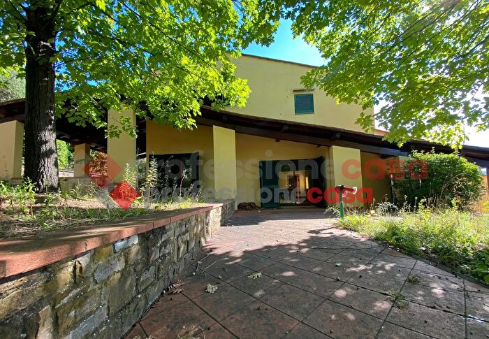 Casa con 15 locali in vendita in Impruneta