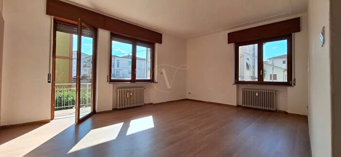 Appartamento con 5 locali in vendita in Via Basilio dalla Scola, Vicenza