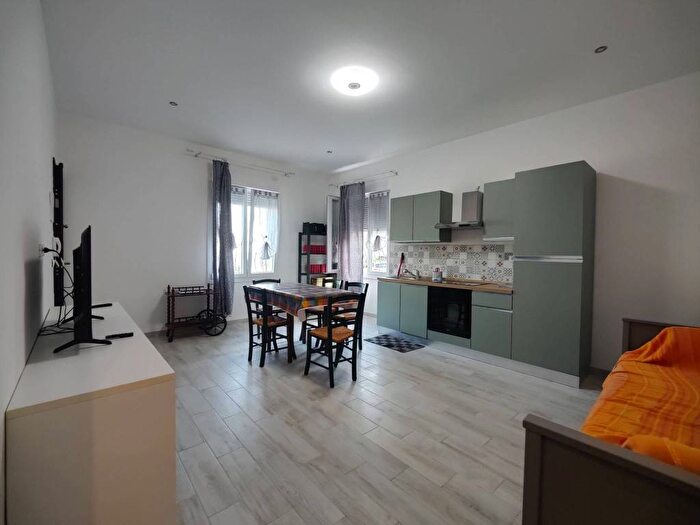 Appartamento trilocale in affitto in Strada Valdirodi, Ospedaletti