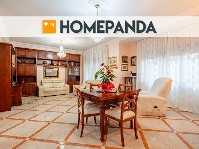 Casa con 9 locali in vendita in Via di Torre Gaia, Roma