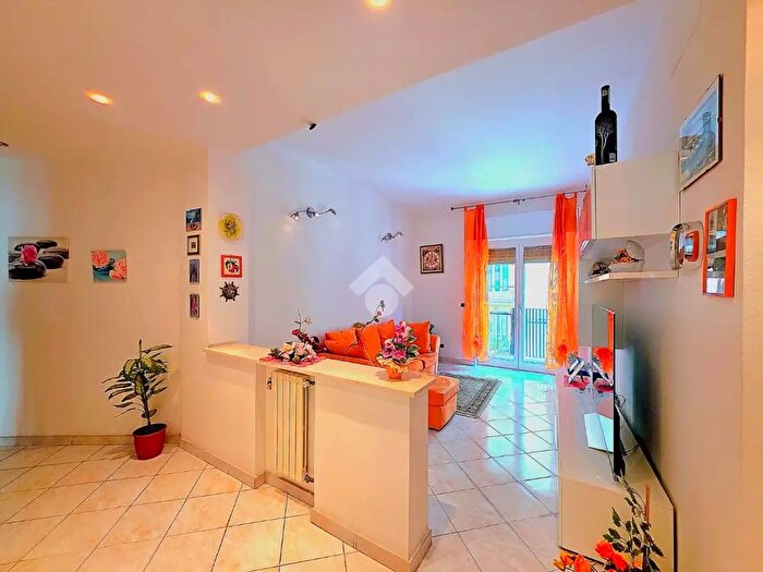 Appartamento quadrilocale in vendita in Via Aleardi, Savona