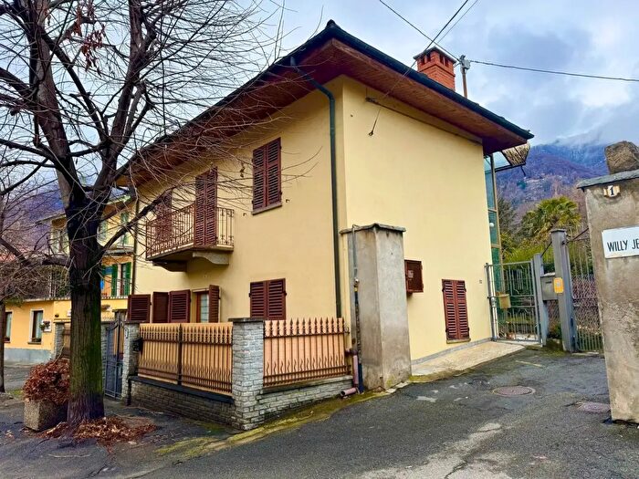Casa con 7 locali in vendita in Piazza Montenero, Torre Pellice