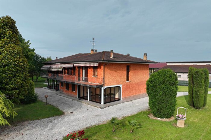 Casa con 5 locali in vendita in Via Panicella, Rodigo