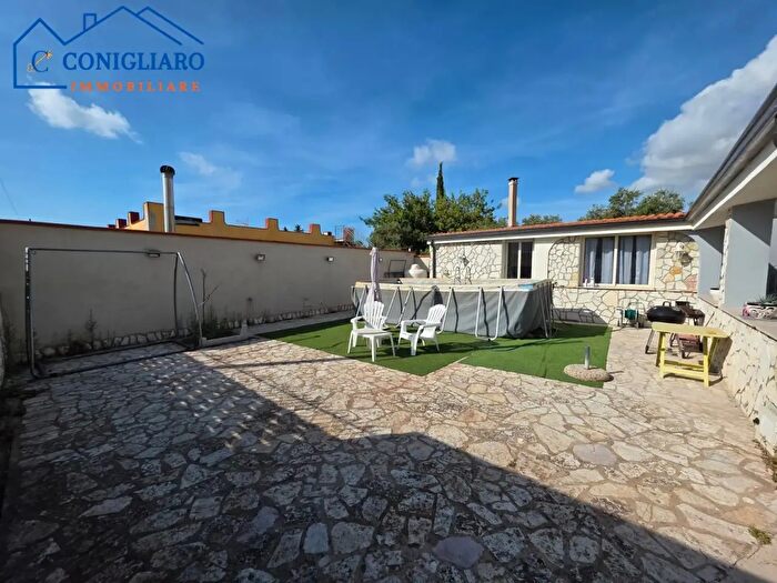 Casa con 7 locali in vendita in Via Archimede, Carini
