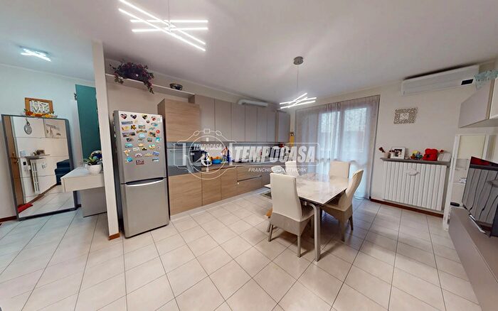 Appartamento trilocale in vendita in Desio