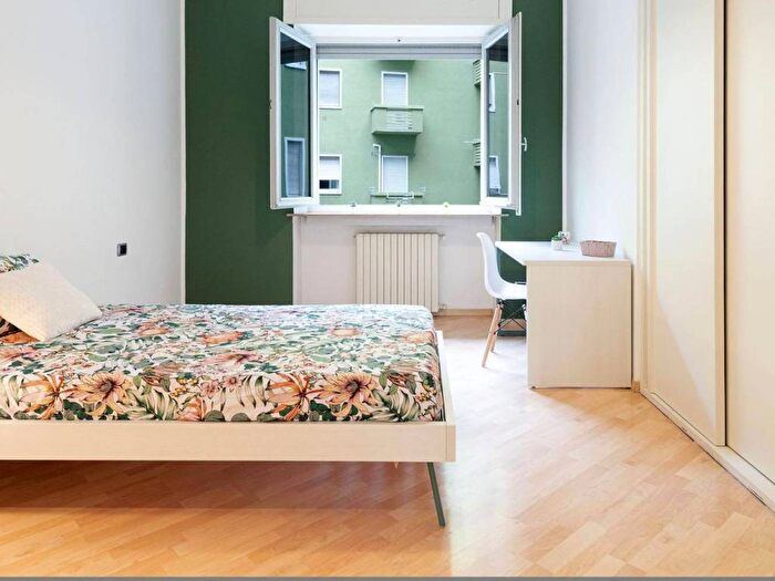 Appartamento con 5 locali in affitto in Via Andrea Costa, Pasteur, Milano