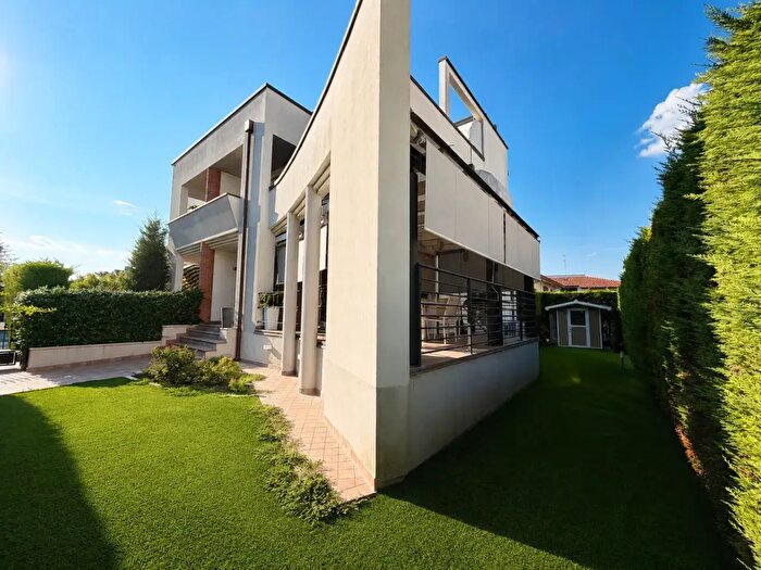 Casa con 6 locali in vendita in Via Trentino, Selvazzano Dentro
