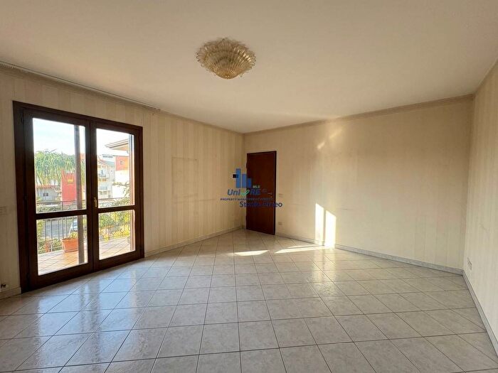 Appartamento trilocale in affitto in Via Michelangelo Buonarroti, Centro, San Gregorio di Catania