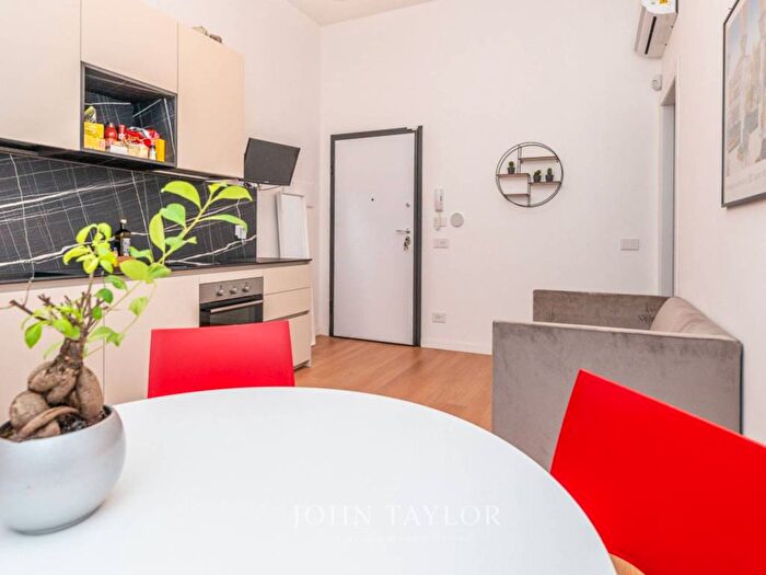 Appartamento con 5 locali in affitto in Piazzale Siena, Milano